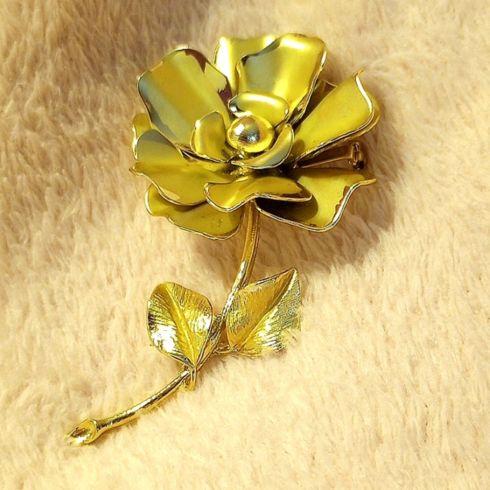 Vintage 1970's Coro Goldtone Floral Brooch